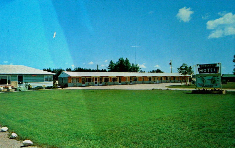 Roberts Motel (Roberts Ultra Modern Cabins) - Old Postcard
